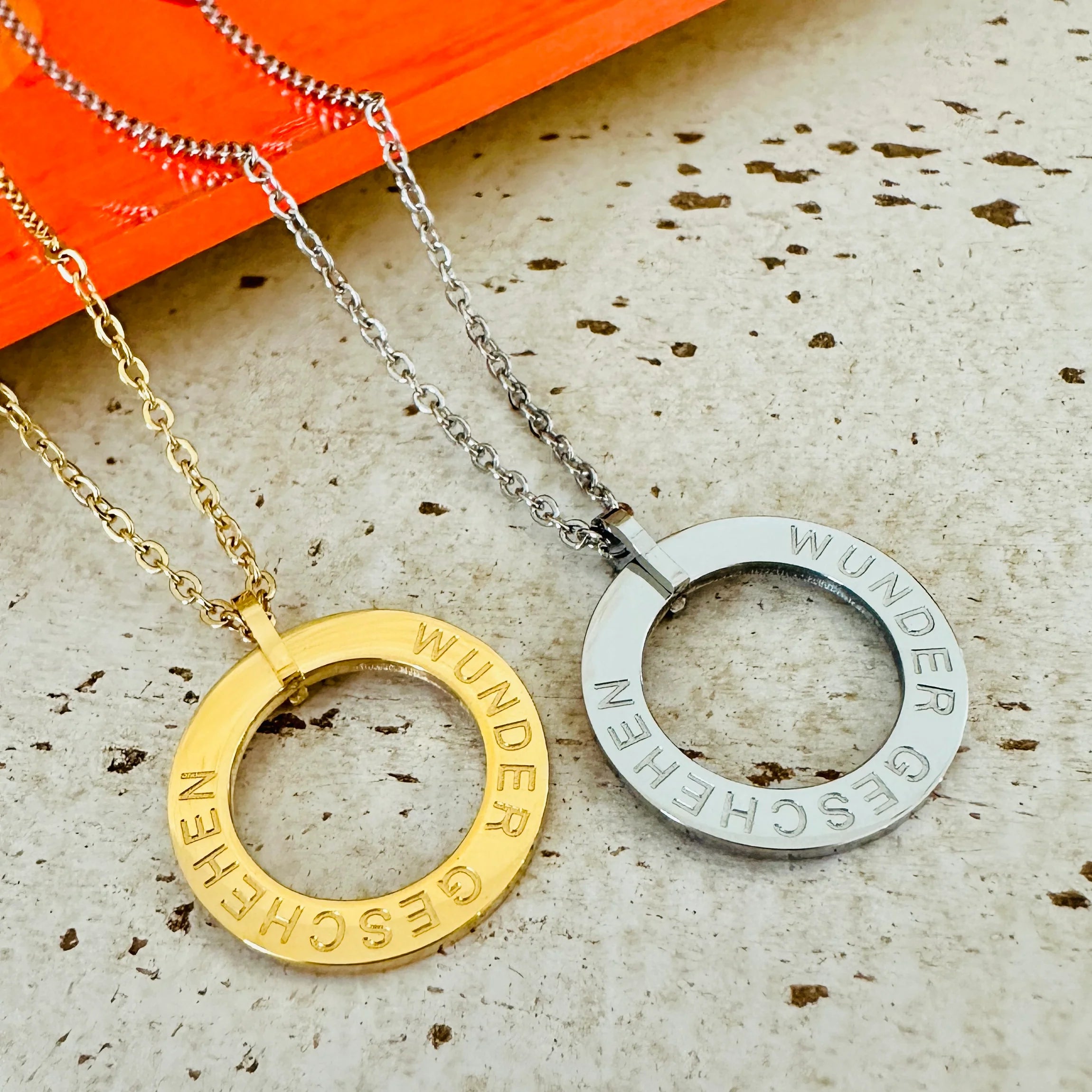 Mantrakette „WUNDER GESCHEHEN“ – Edelstahl Halskette in Gold oder Silber – 45+5 cm