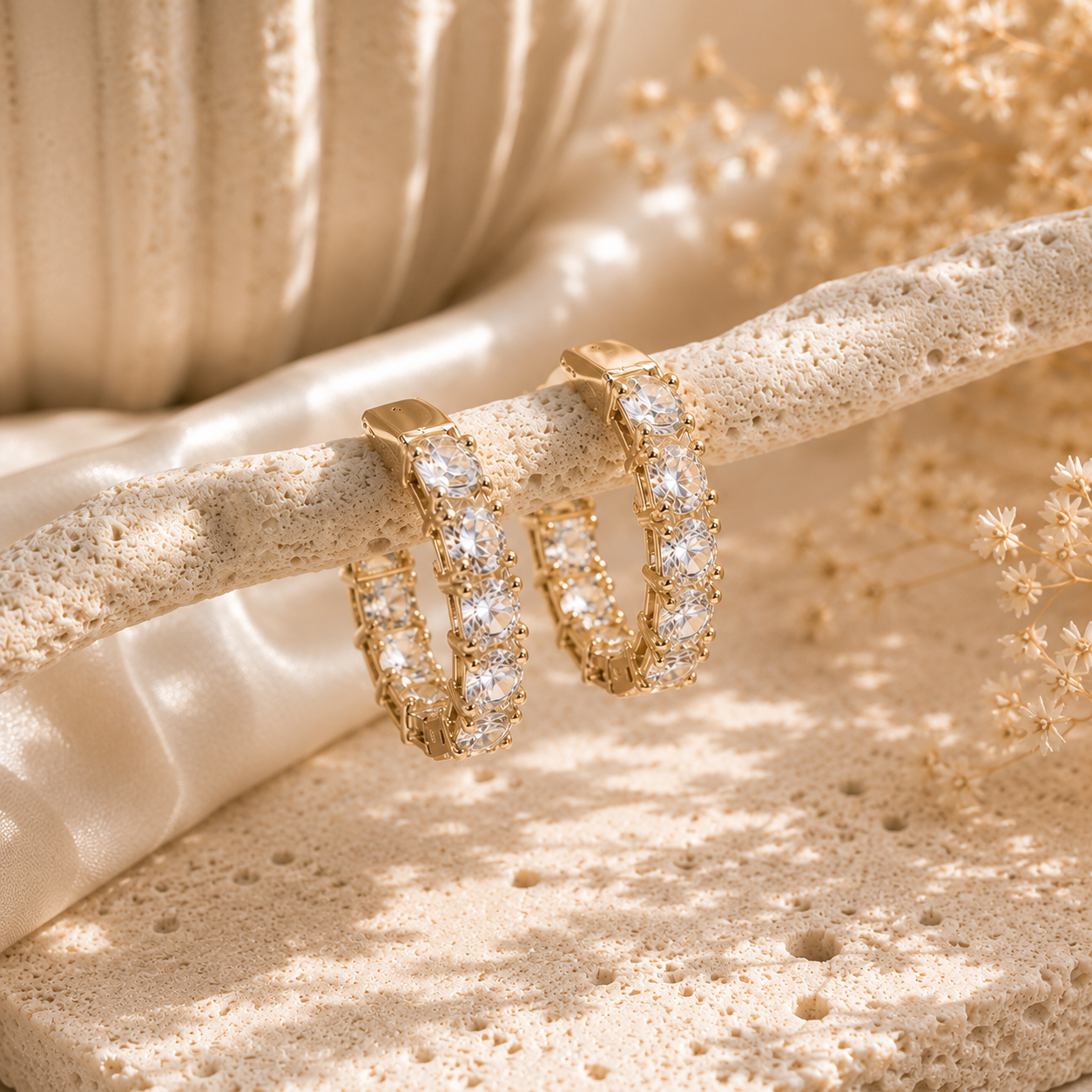 Hoop Ohrringe mit klaren CZ Zirkonia | 18K vergoldeter Edelstahl | Mein Mantra