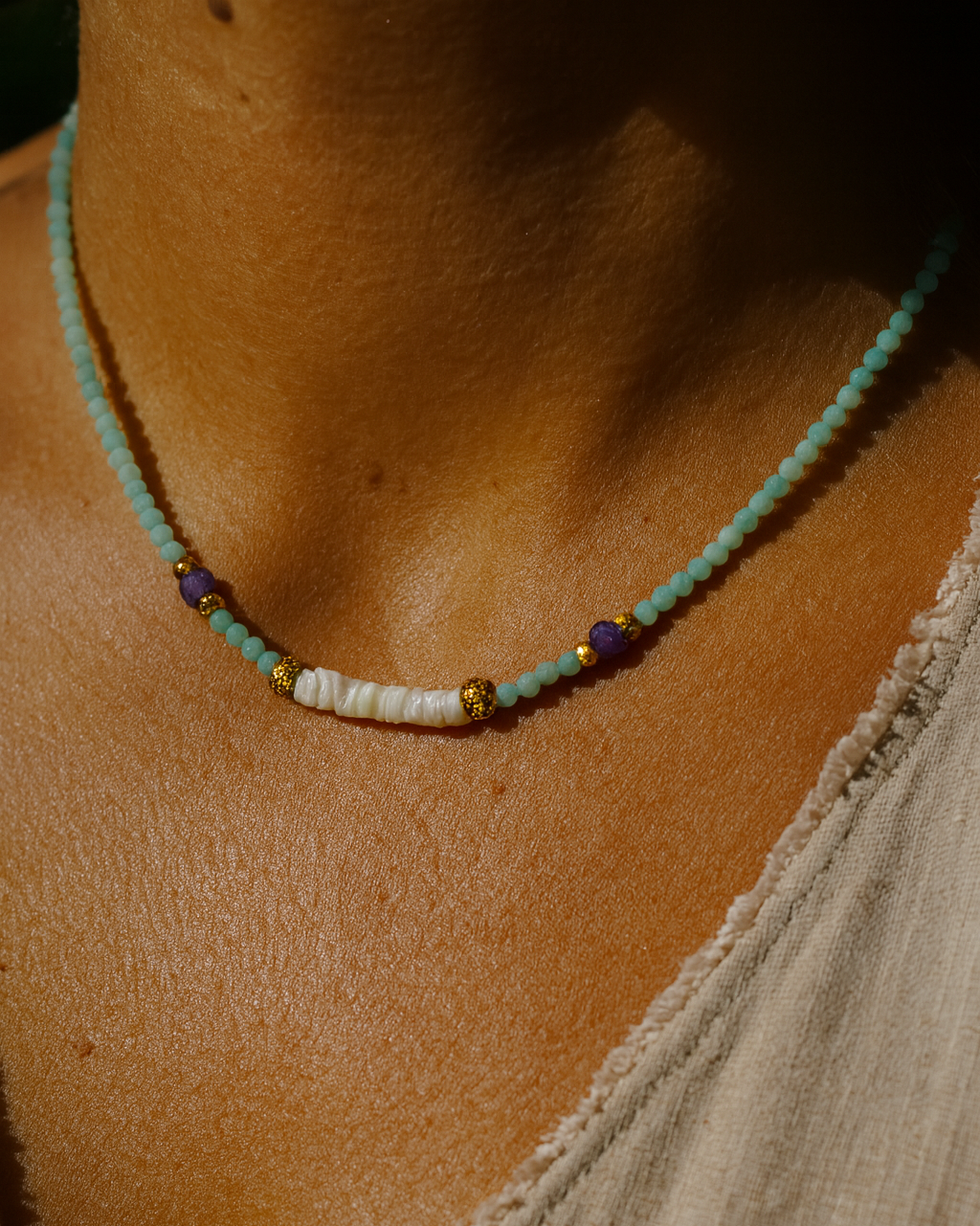 Nalani Kette – Amazonit, Amethyst & Perlmutt