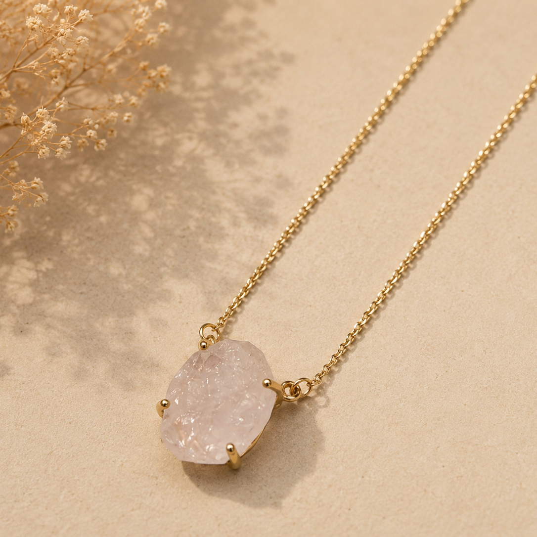 Vergoldete Rosenquarz Rohstein Kette aus 925 Silber – Edelsteinkette