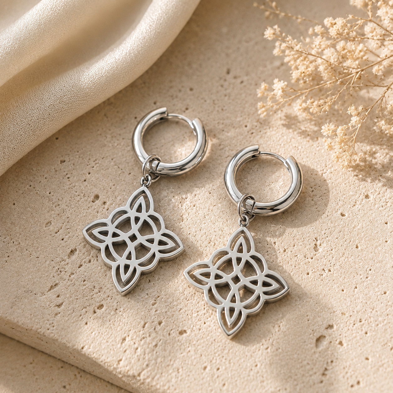 Seelenblüten Hoop-Ohrringe mit Charms aus Edelstahl | Mein Mantra