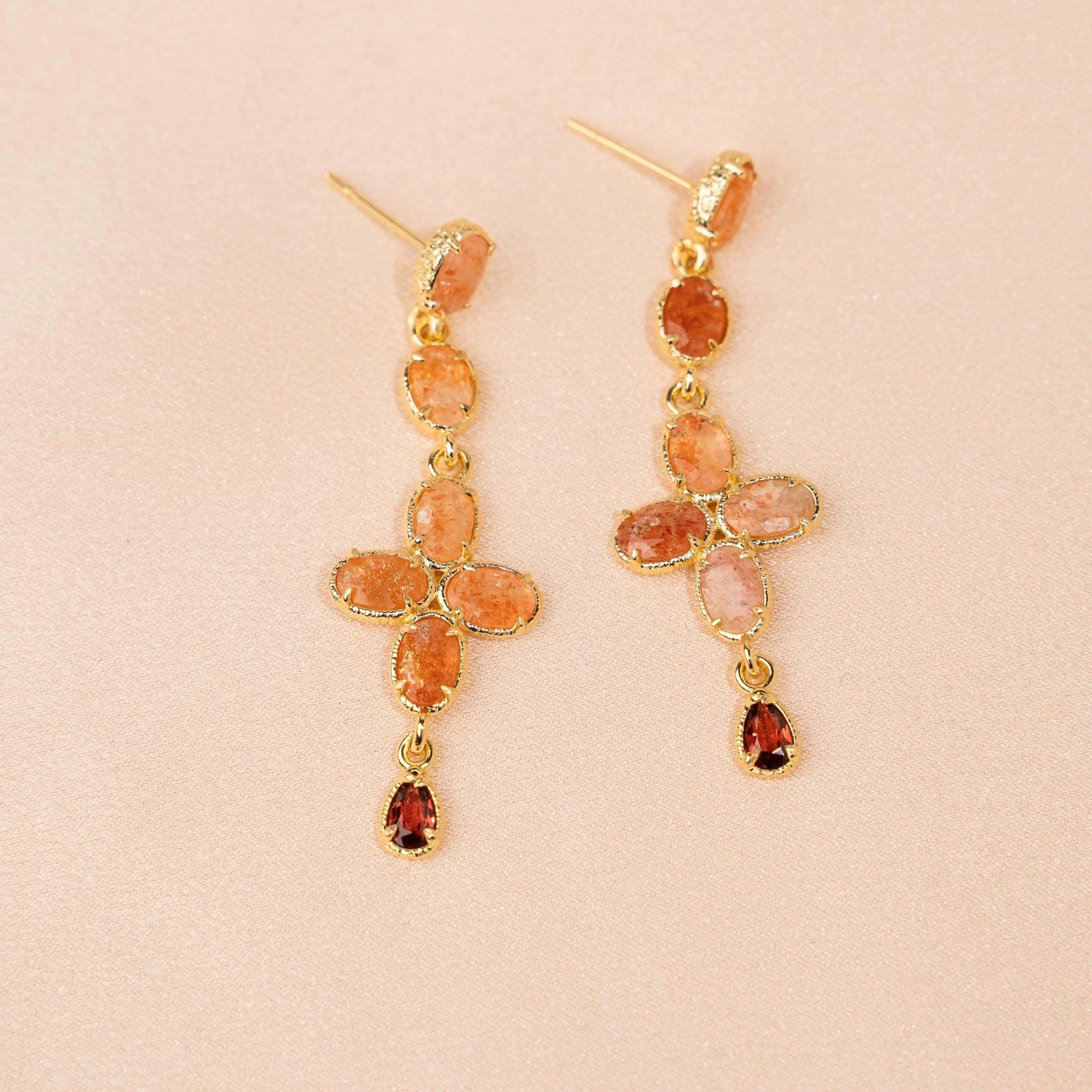 Sonnenstein Kreuz Ohrringe – Edelstahl Schmuck mit natürlichem Edelstein