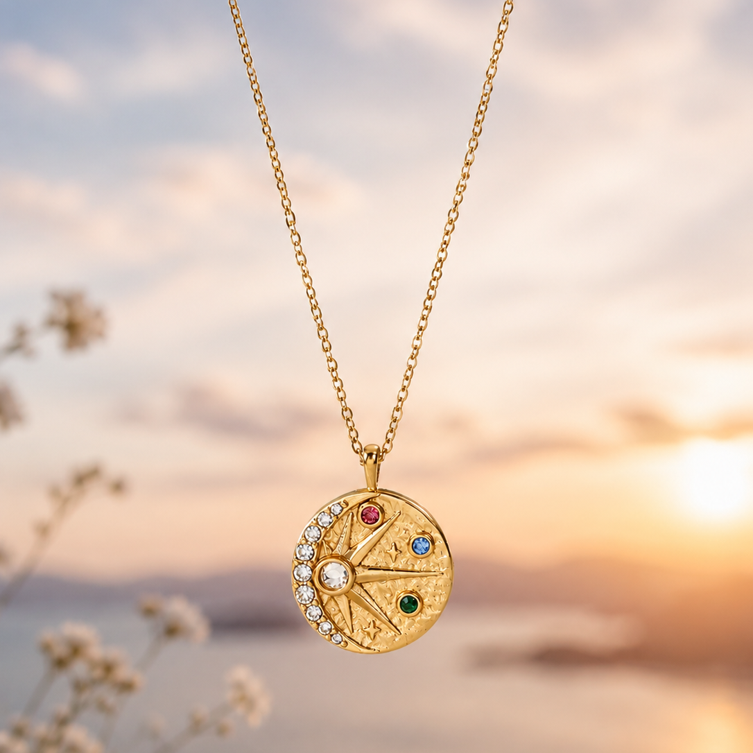 Cosmic Moon Medallion – Goldene Edelstahl Kette mit Mond & Sternen