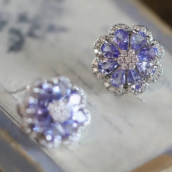 Tansanit Ohrstecker „Blue Blossom“ – Blütenform aus 925 Sterlingsilber