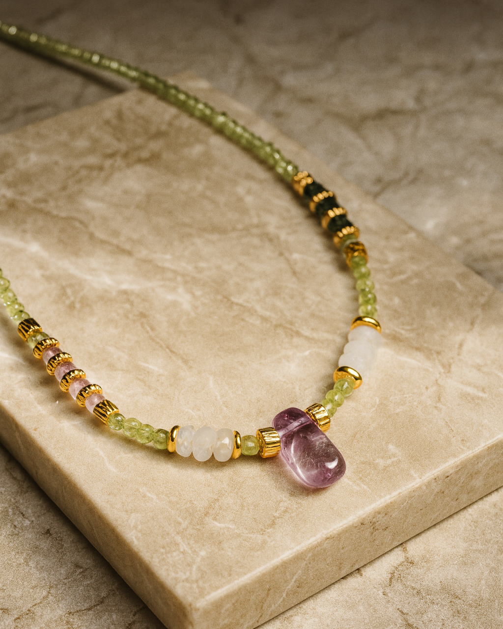 Valenya Kette – Peridot, Amethyst & Mondstein