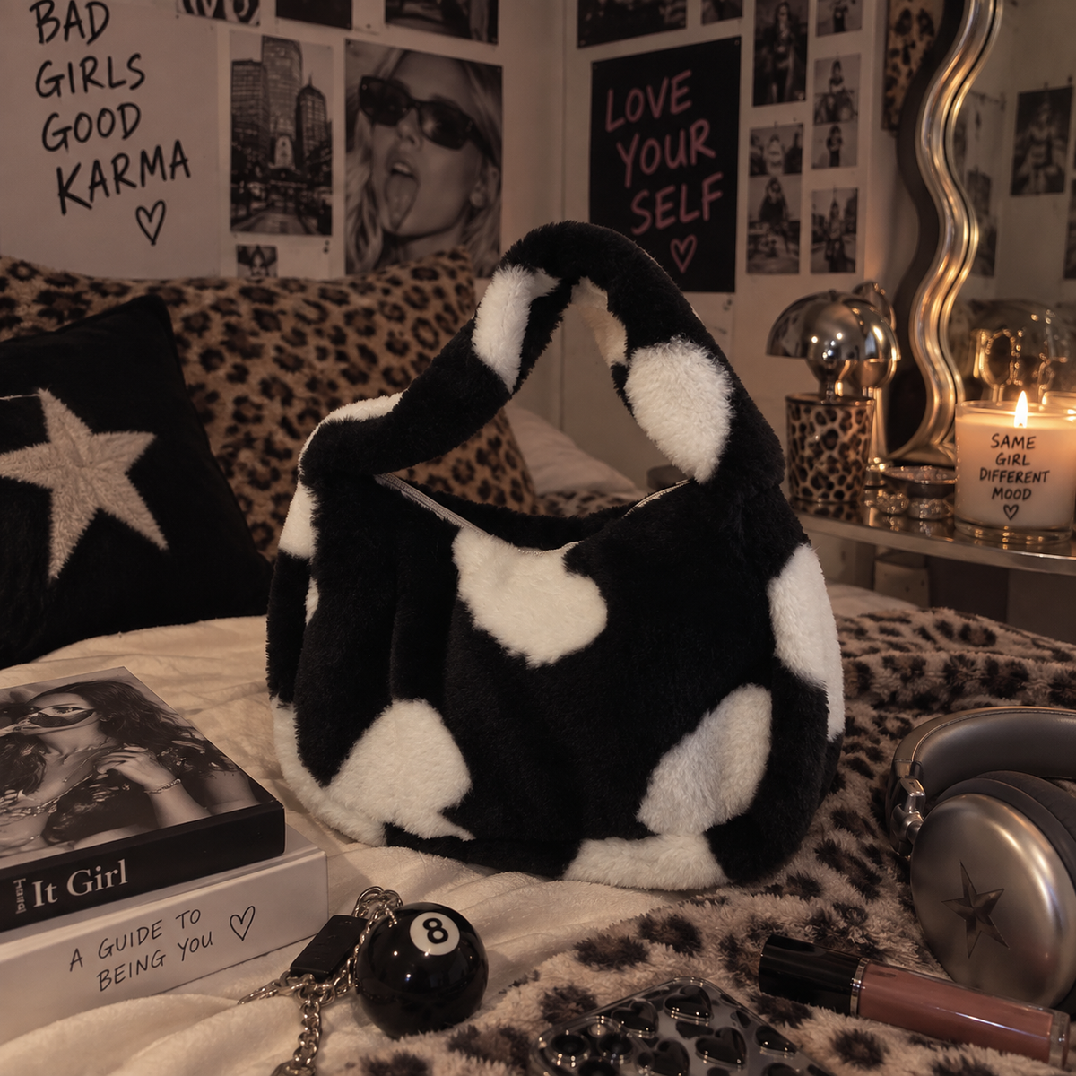 Kuscheltasche Y2K - Hearts Schwarz Weiß