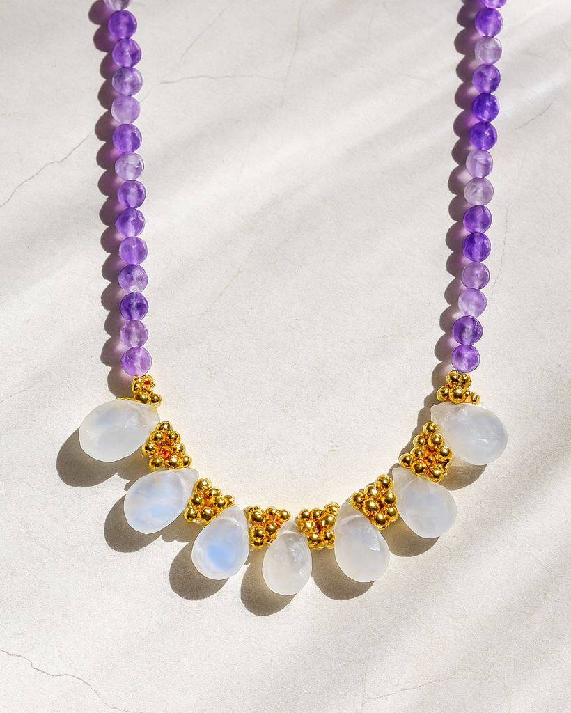 Yue Kette – Amethyst & Regenbogenmondstein