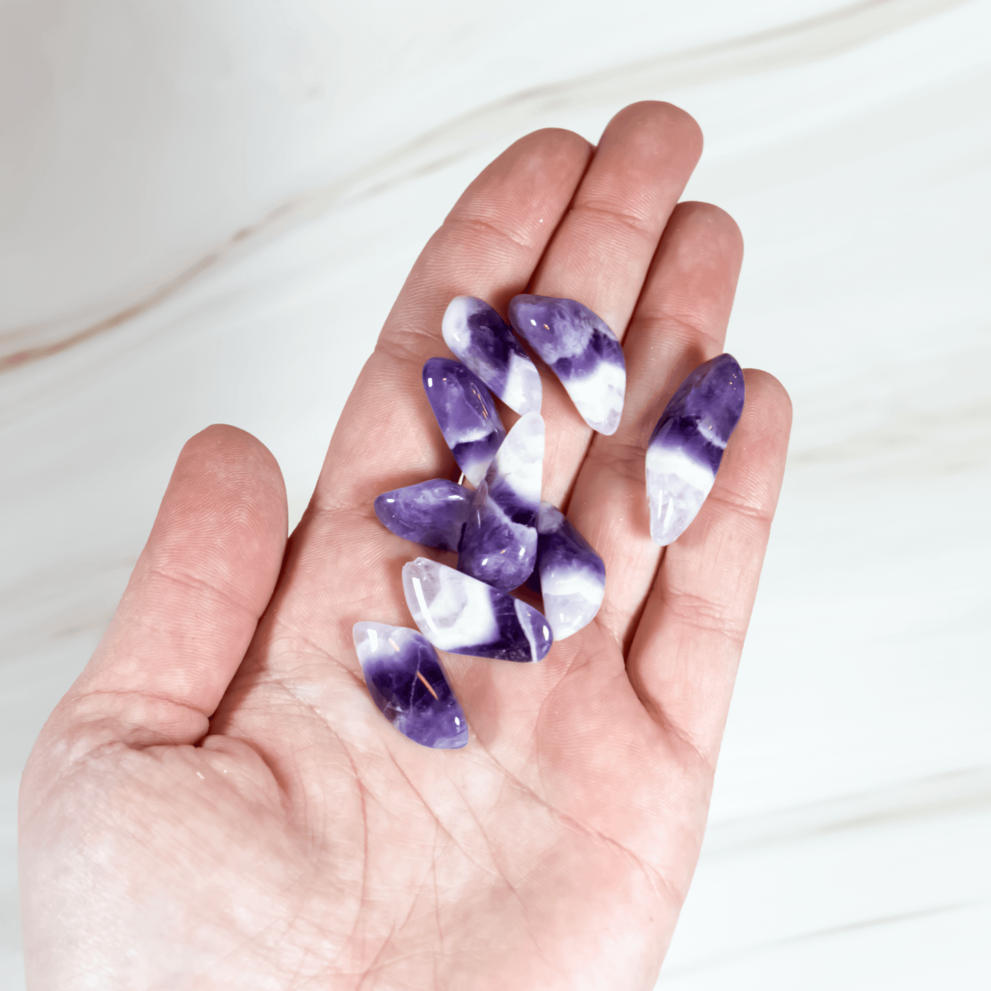 Mini Chevron Amethyst Spitze Trommelstein Edelstein Wirkung für Sternzeichen Wassermann Fische Jungfrau Onlineshop Deutschland Annurah 
