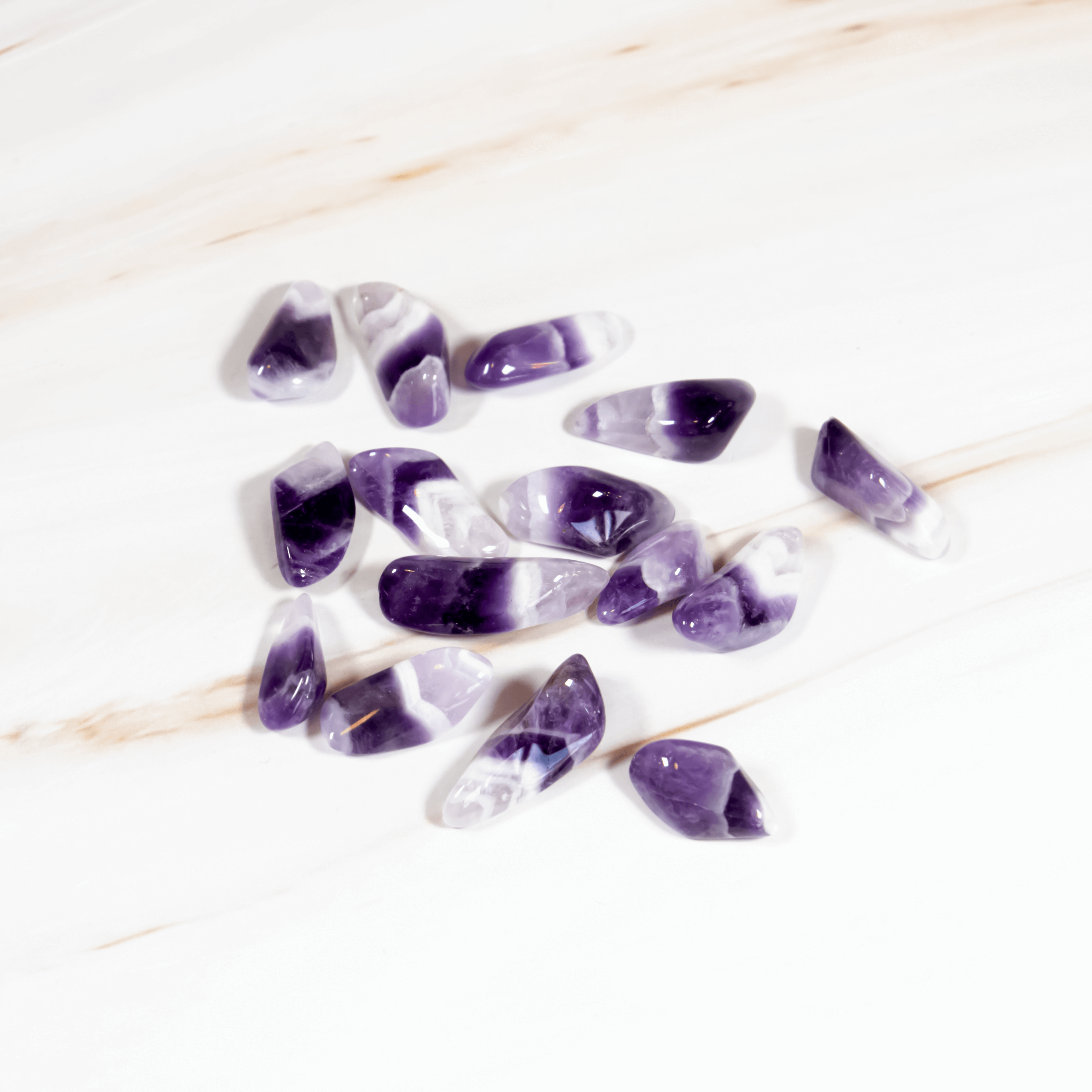 Mini Chevron Amethyst Spitze Trommelstein Wirkung Edelstein Drittes Auge Spiritualität Chakra Hellsichtigkeit Deutscher Onlineshop Annurah 