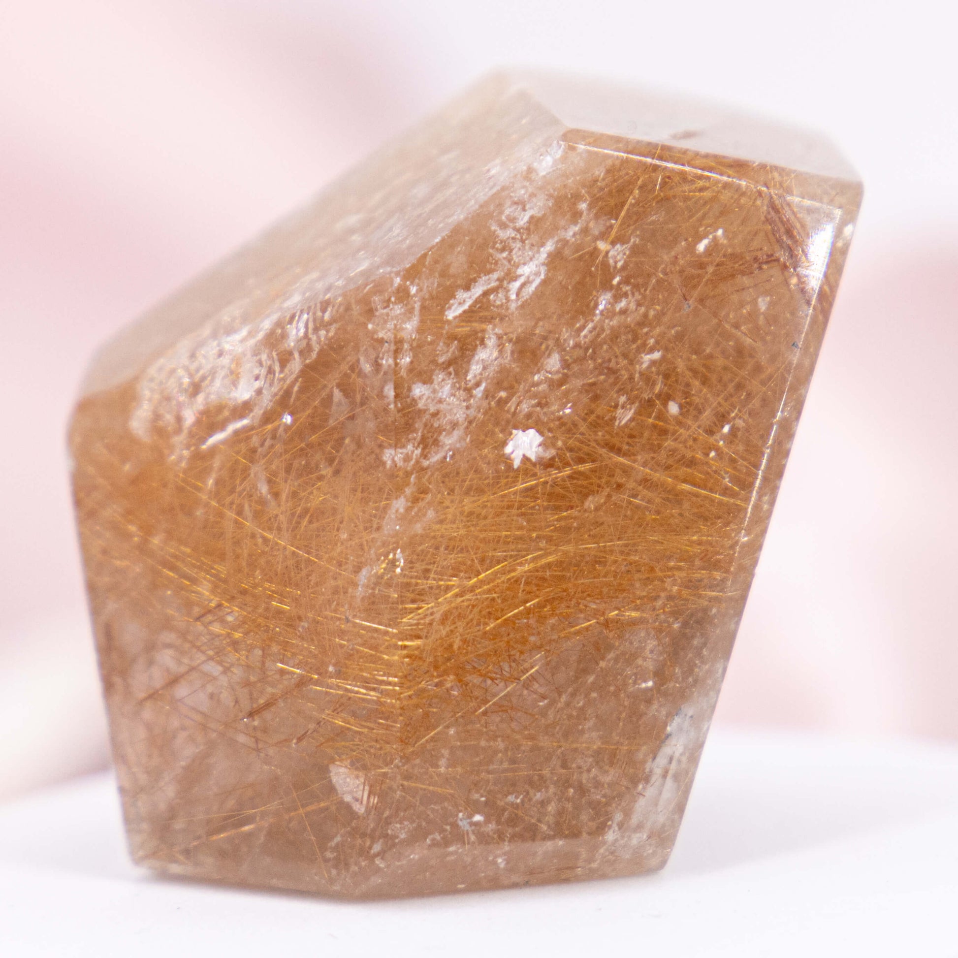 Rutilquarz Rutil Quarz Edelstein Heilsteine Kristalle Schutzsteine Rutilnadeln grau braun gold Geburts- & Glücksstein für den: 12. August Sternzeichen: Zwillinge & Löwe Chakra: Halschakra + Solarplexus