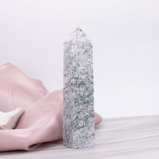 Baumachat Spitze Baum Achat Moosachat grün weiss Adern Turm Spitze Obelisk deutscher Onlineshop Annurah Statement Piece Einzelstück