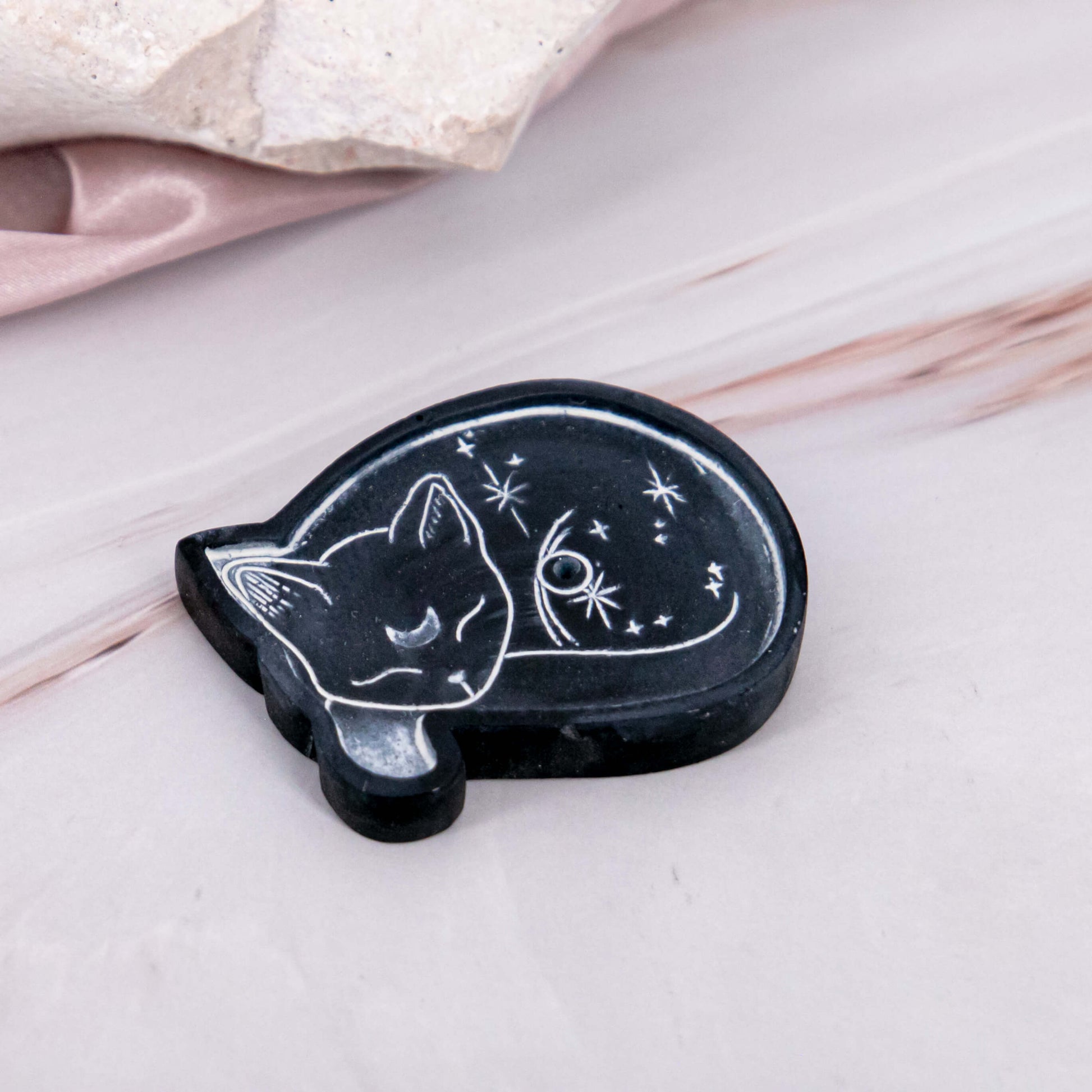 Räucherstäbchen Halter Räuchern Katze liegend Astrologie Spiritualität Räucherwerk Luna cat Mond Halbmond Sterne ASnnurah deutscher Onlineshop