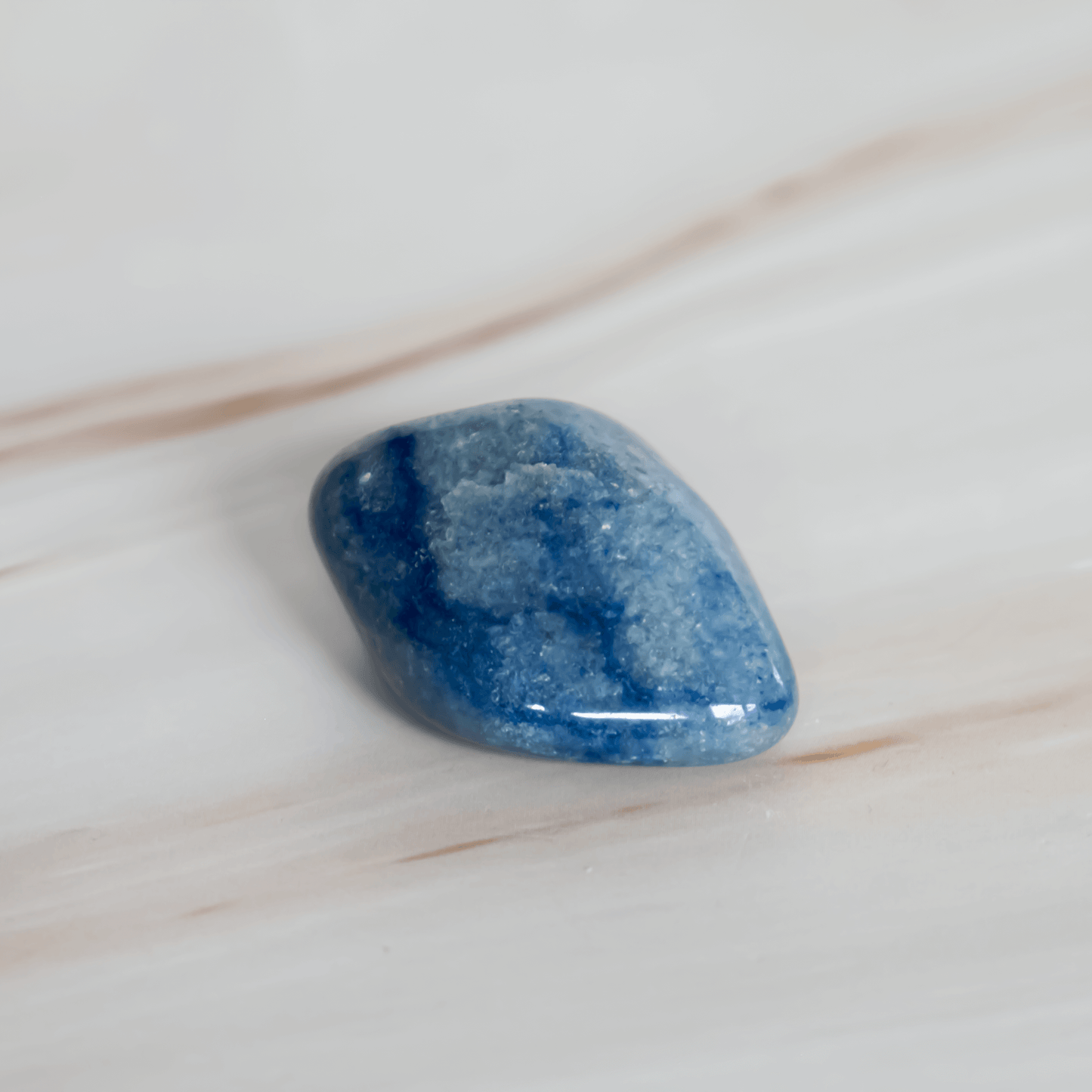 Blauquarz Saphirquarz Blauer Aventurin Edelstein Trommelstein Glücksstein für Sternzeichen Krebs Schütze Stier Waage Onlineshop Annurah Deutschland 