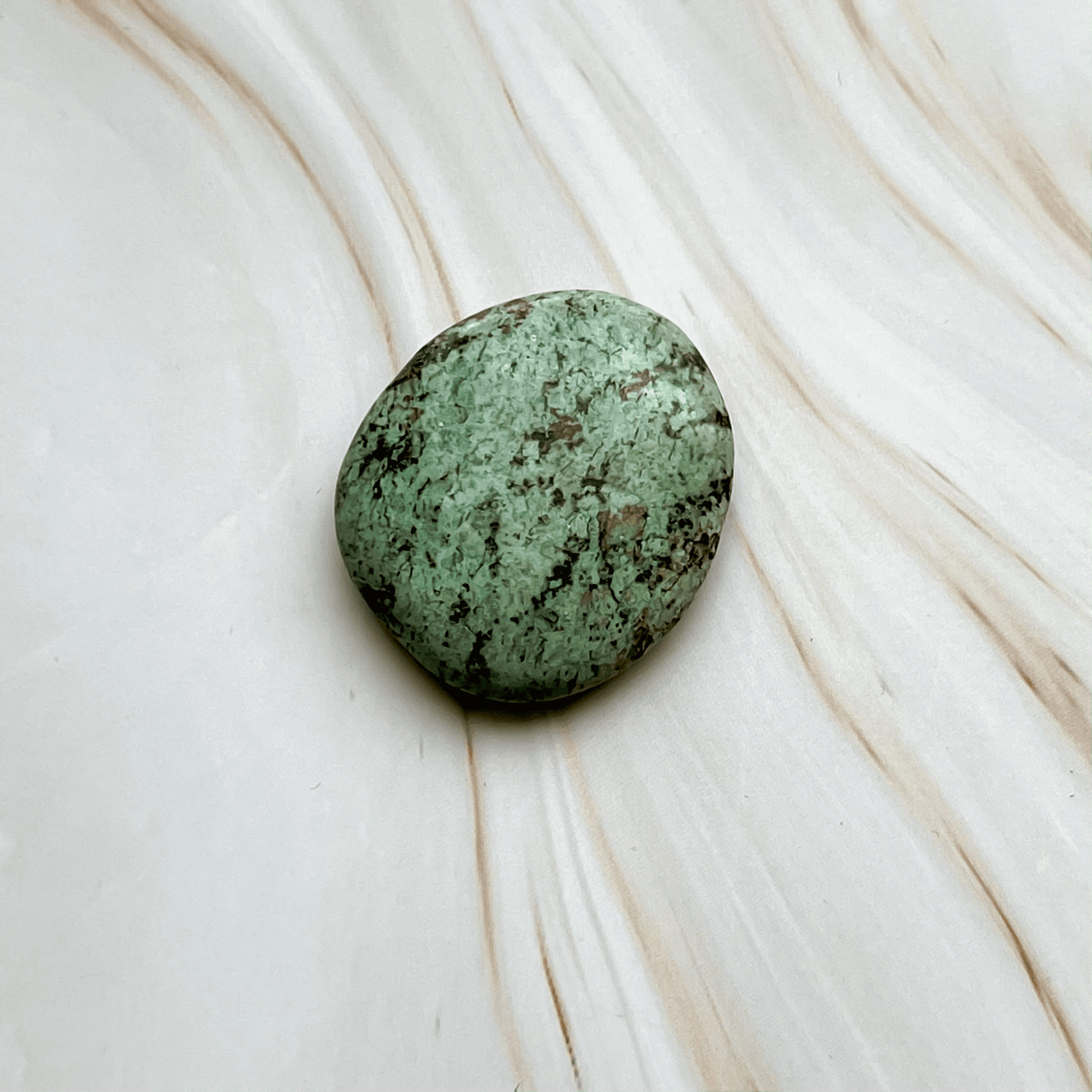 Chrysokoll Kristall Berggrün Beziehungsstein Geburtsstein für Juni Mai gegen Magenschmerzen Menopause Blutzucker PMS Deutscher Kristall Onlineshop Annurah 