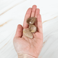 Rutilquarz Edelstein Heilstein Mystischer Stein Antike Astrologie Kristall für Sternzeichen Zwillinge Löwe Geburtsstein für August Wirkung Stimmungsaufheller Chakra Halschakra Solaplexus Manifestation Wohlstand Geld Onlineshop Annurah Deutschland