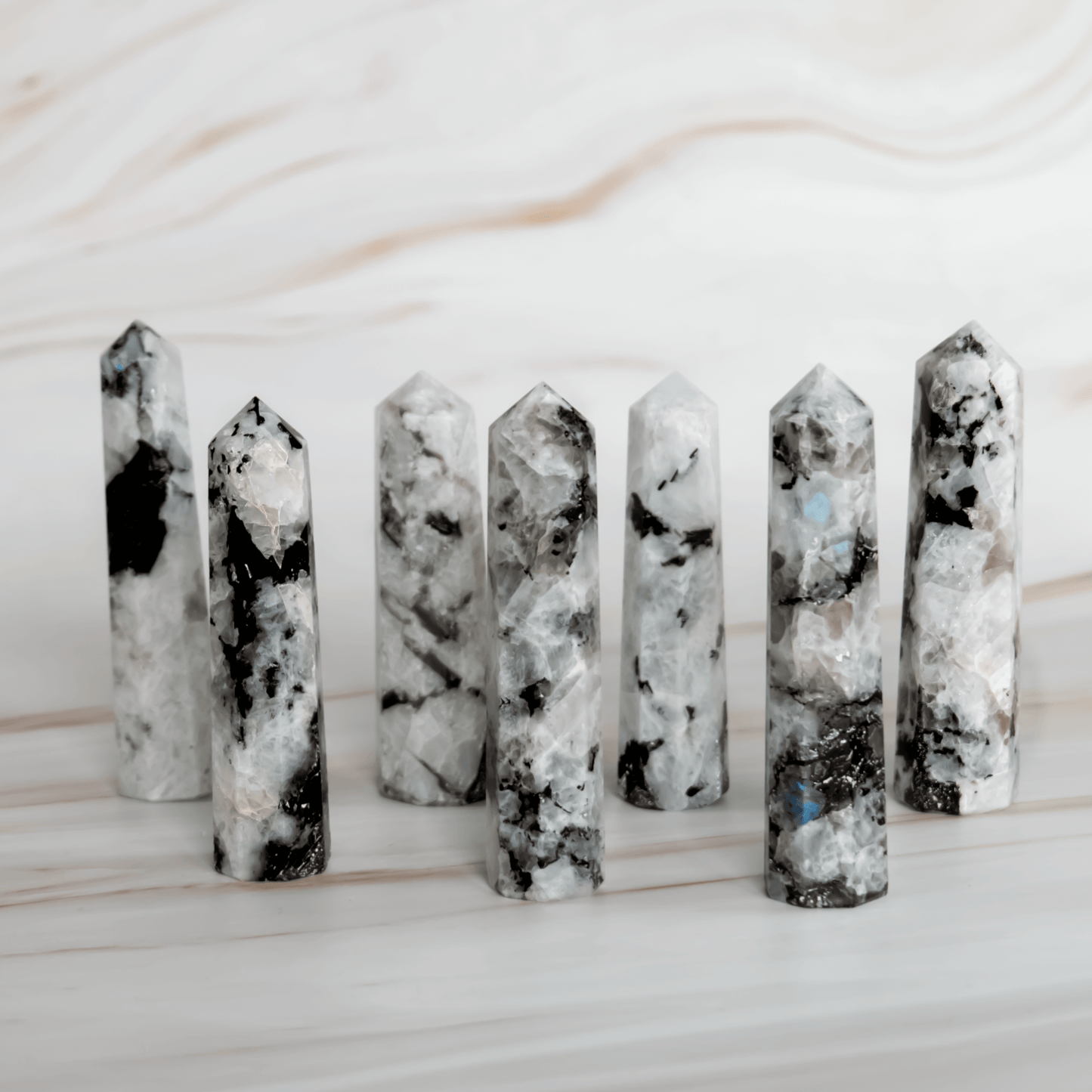 Schwarzer Turmalin Mondstein Obelisk Kristallspitze Turm Dekoration Meditation Heilstein Edelstein Schörl Edelstein Heilstein Schutzstein steht für schutz gegen Negative Energie und Strahlung Astrologie Kristall für Sternzeichen Skorpion Steinbock Geburtsstein für Januar Onlineshop Deutschland Annurah