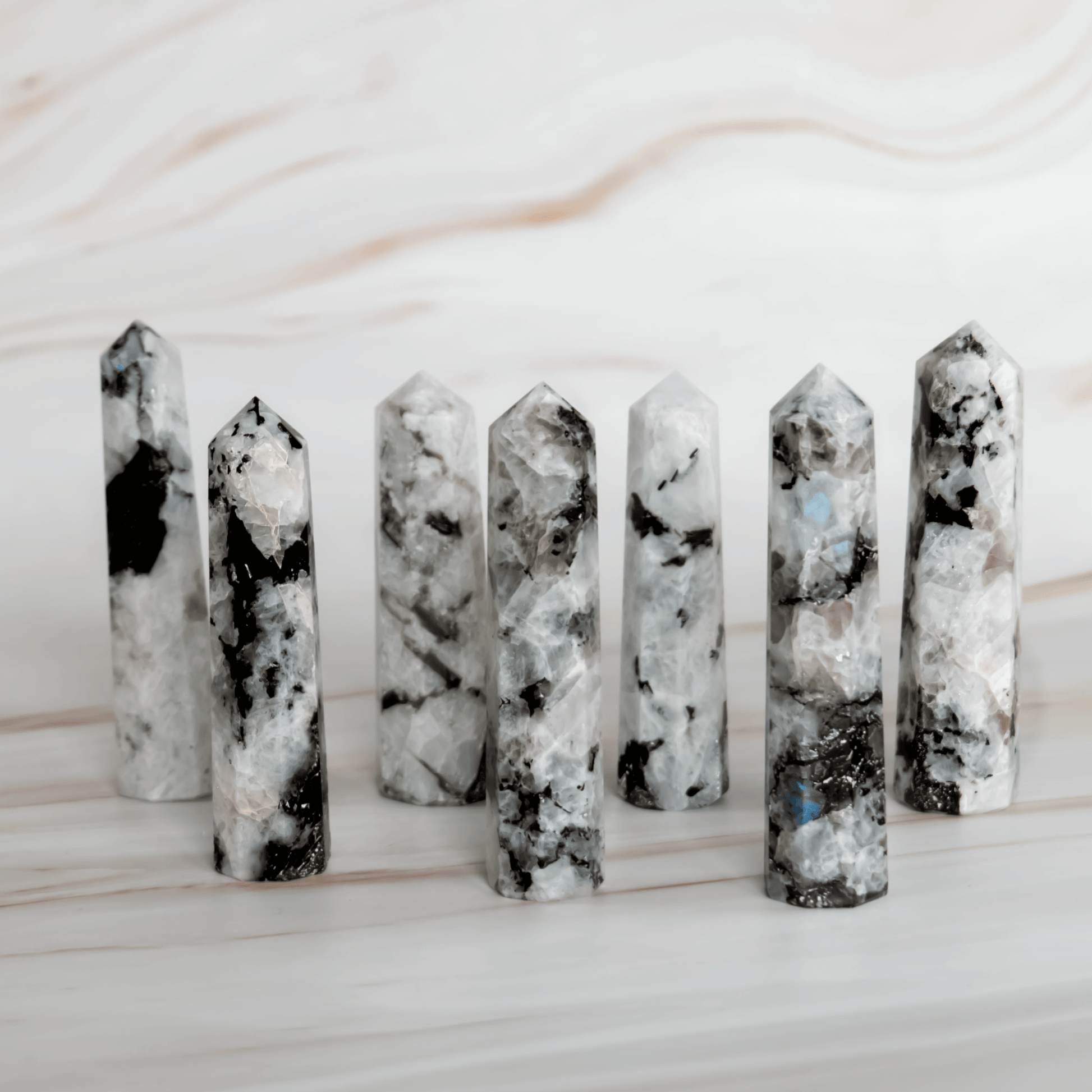 Schwarzer Turmalin Mondstein Obelisk Kristallspitze Turm Dekoration Meditation Heilstein Edelstein Schörl Edelstein Heilstein Schutzstein steht für schutz gegen Negative Energie und Strahlung Astrologie Kristall für Sternzeichen Skorpion Steinbock Geburtsstein für Januar Onlineshop Deutschland Annurah