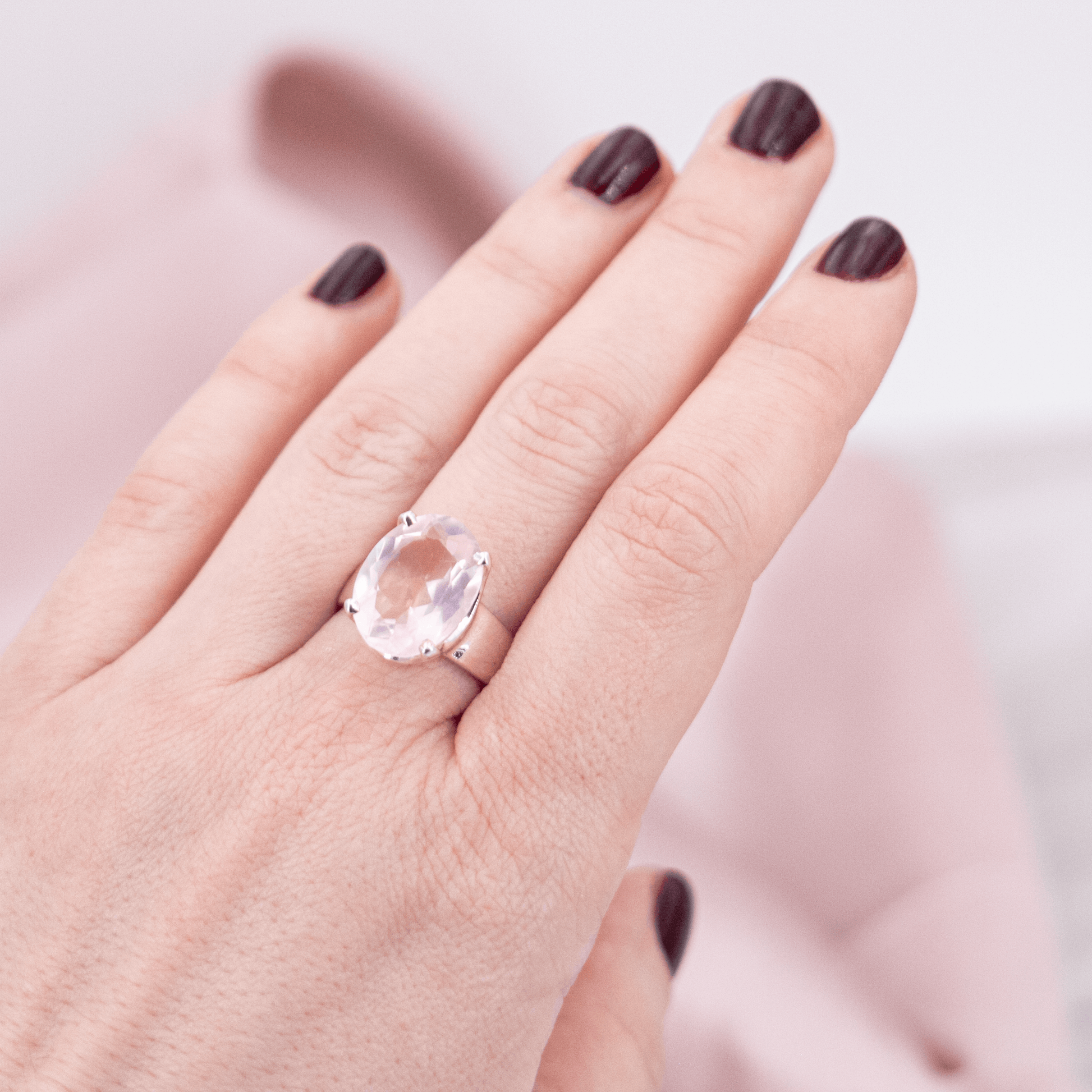 Rosenquarz Ring Oval facettiert rosa durchsichtig Echtschmuck 925 Silber Statement Einzelstück Heilstein Kristall Edelstein Schutzstein Liebe Harmonie Schutz Wassermann Fische Sternzeichen Chakra Energie Annurah deutscher Onlineshop