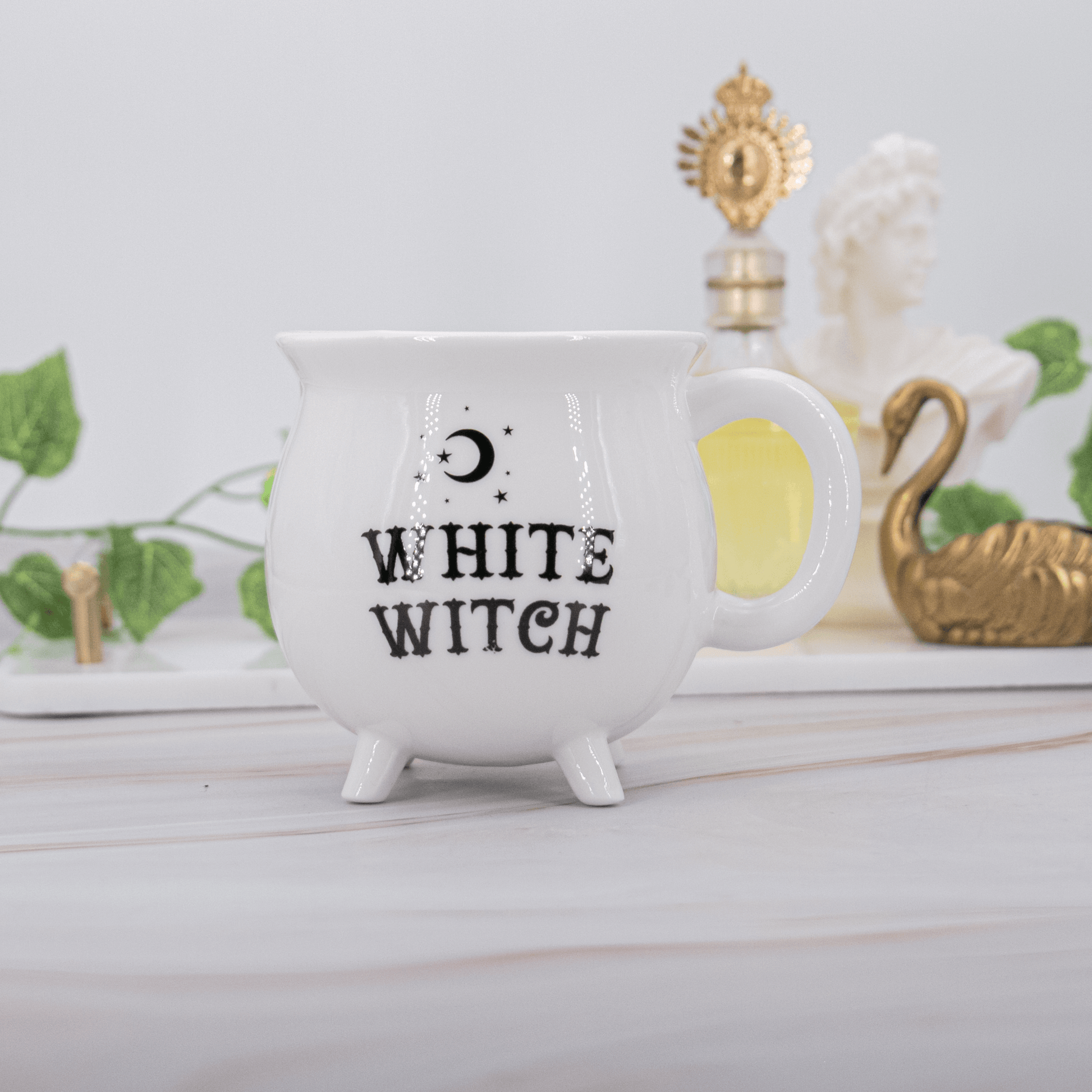 White Witch Kessel Tasse Becher Schwarz Mond Sterne Magie magic Hexe Hexerei Spell Halloween Annurah Onlineshop