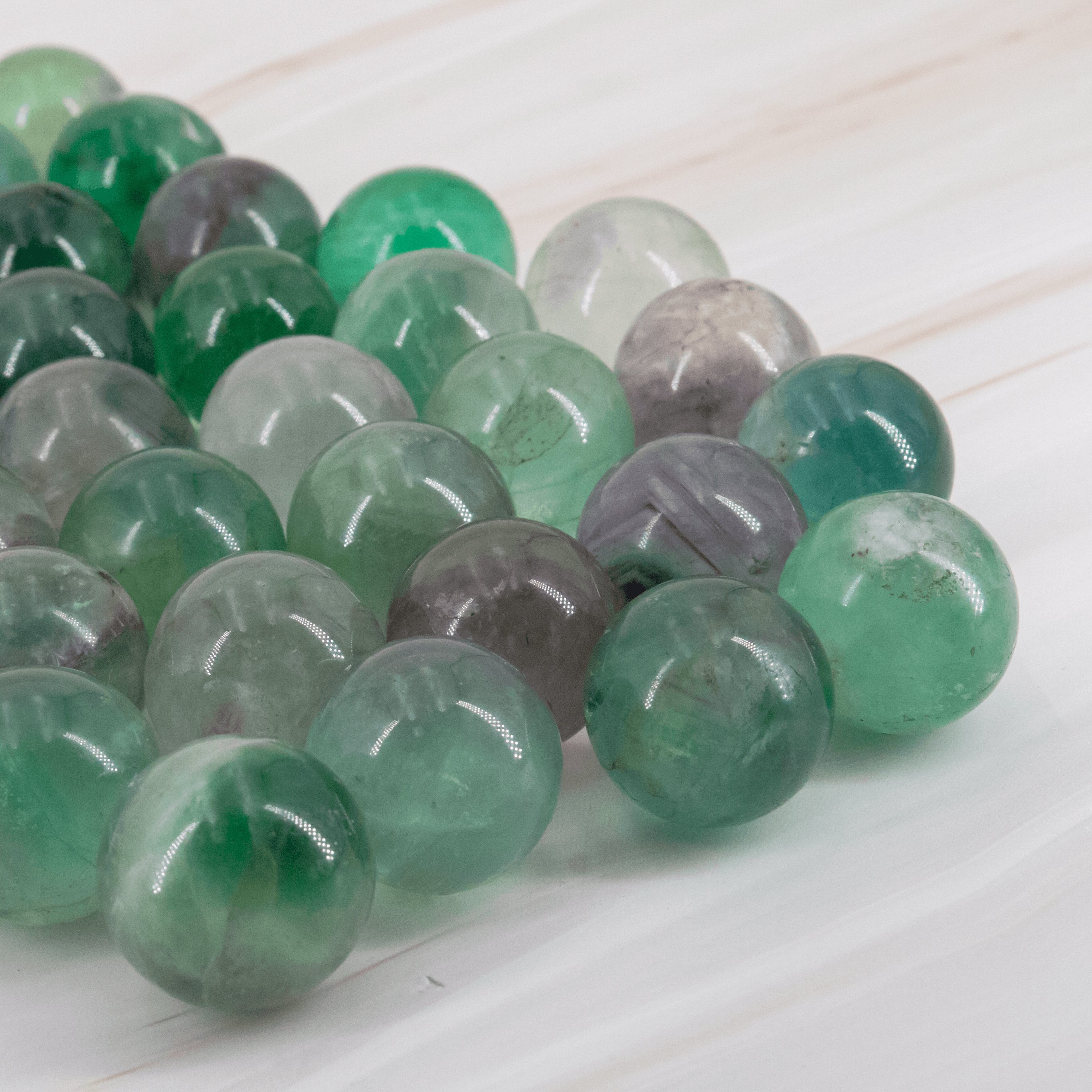 Fluorit Kugel klein grün lila durchsichtig weiss flashy sphere Kristallkugel