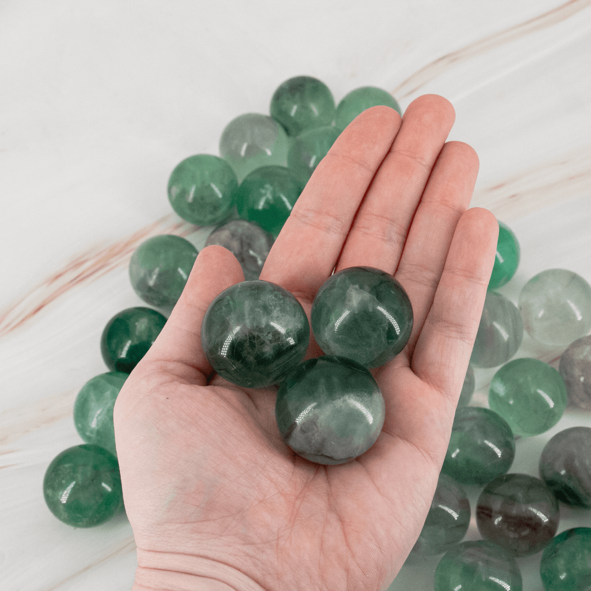 Fluorit Kugel grün Chakra Energien Schreibtisch Studenten Konztentraion Unterbewusstsein Sternzeichen Kristall Edelstein Heilstein Annurah Crystals Onlineshop Deutschland flash