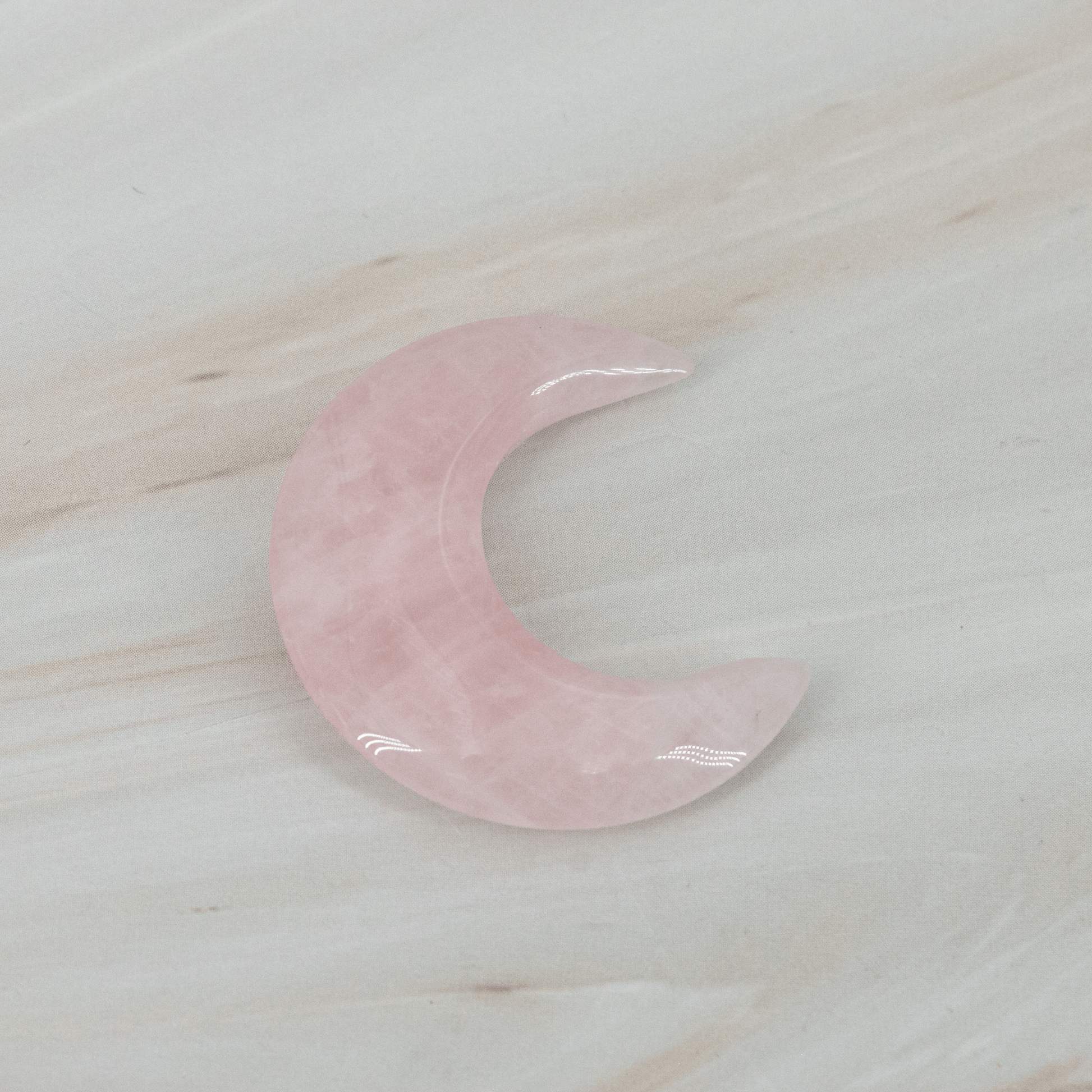 Rosenquarz Mond Halbmond Carving Luna Stern Sternenhimmel Spiritualität Esoterik rosa durchsichtig Heilsteine Kristalle Schutzsteine Sternzeichen Annurah deutscher Onlineshop Chakra 