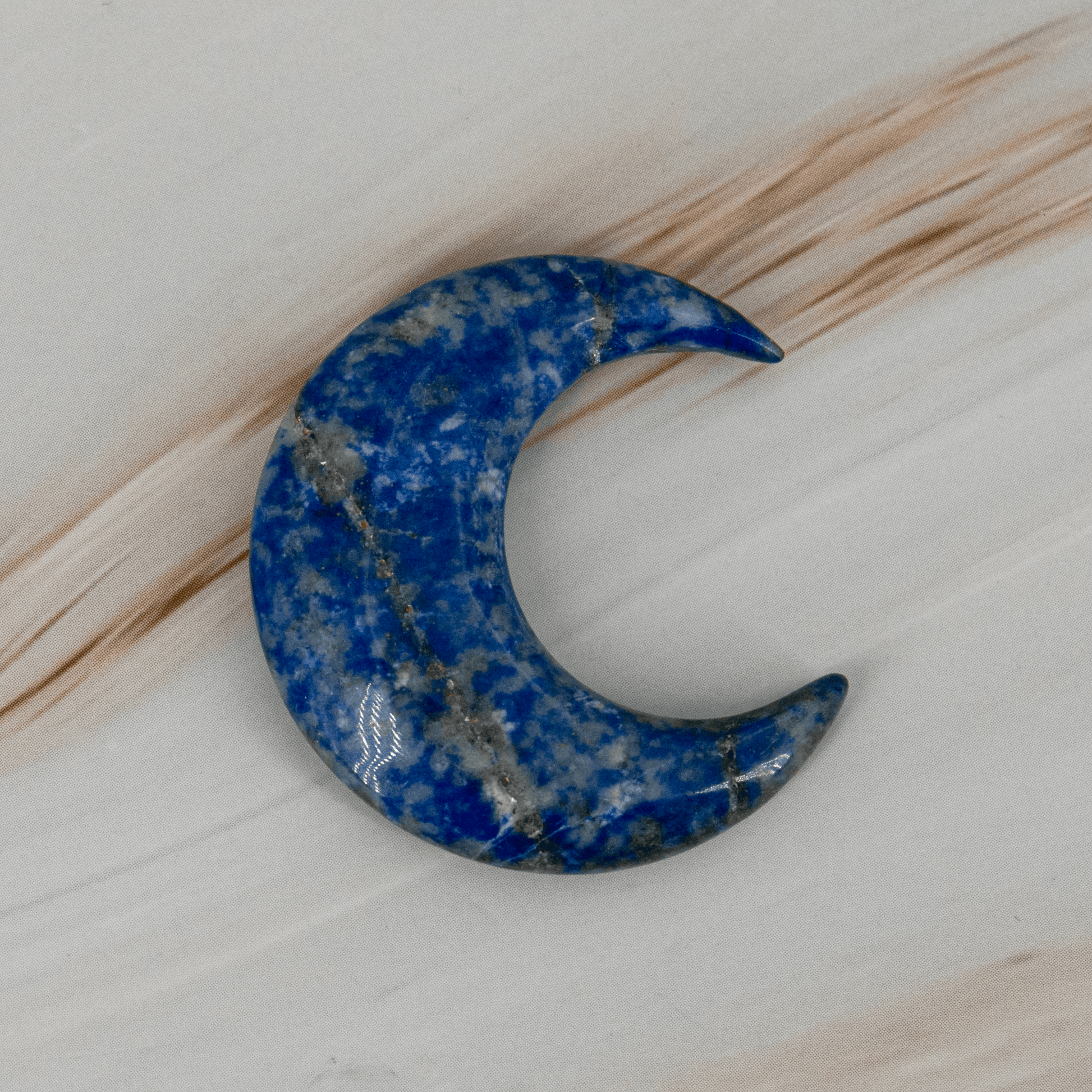Lapislazuli blau grau weiss Mond Halbmond Carving Heilstein Edelstein Kristall 