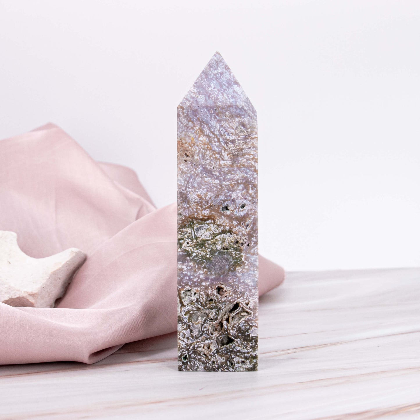 Ozean Jaspis Sea Jasper Oceanjasper Meer rot rosa Moos Baumachat Spitze Baum Achat Moosachat grün weiss Adern Turm Spitze Obelisk deutscher Onlineshop Annurah Statement Piece Einzelstück Heilstein Edelstein Schutzstein Kristall